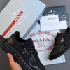 Prada siyah